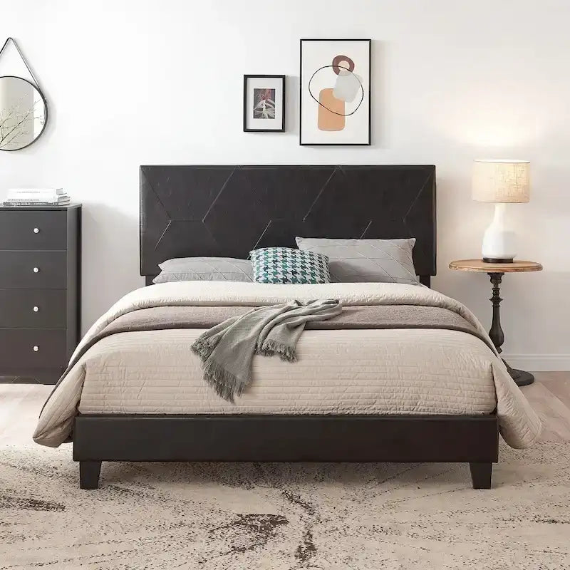 Cama tapizada de plataforma tamaño queen de cuero sintético negro con soporte de listones