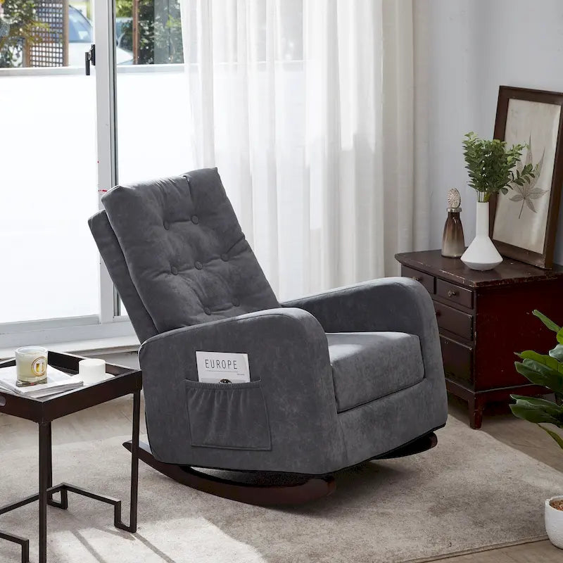 Moderna mecedora tapizada de respaldo alto de 28.74 con botones, patas de madera maciza y bolsillo lateral
