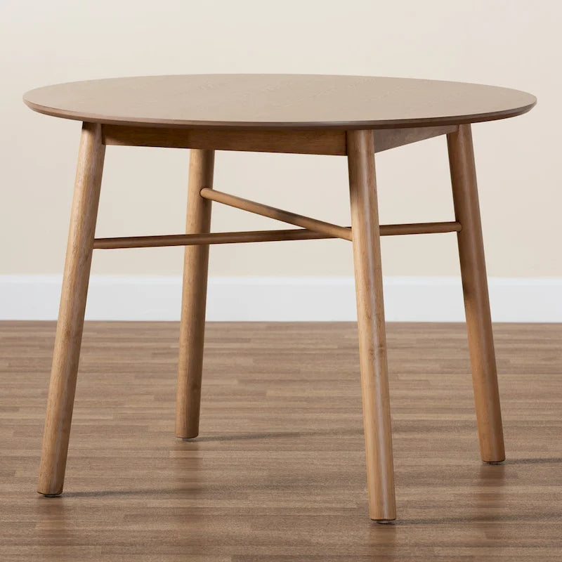 Mesa de comedor de madera de caucho con acabado marrón de roble francés de mediados de siglo.